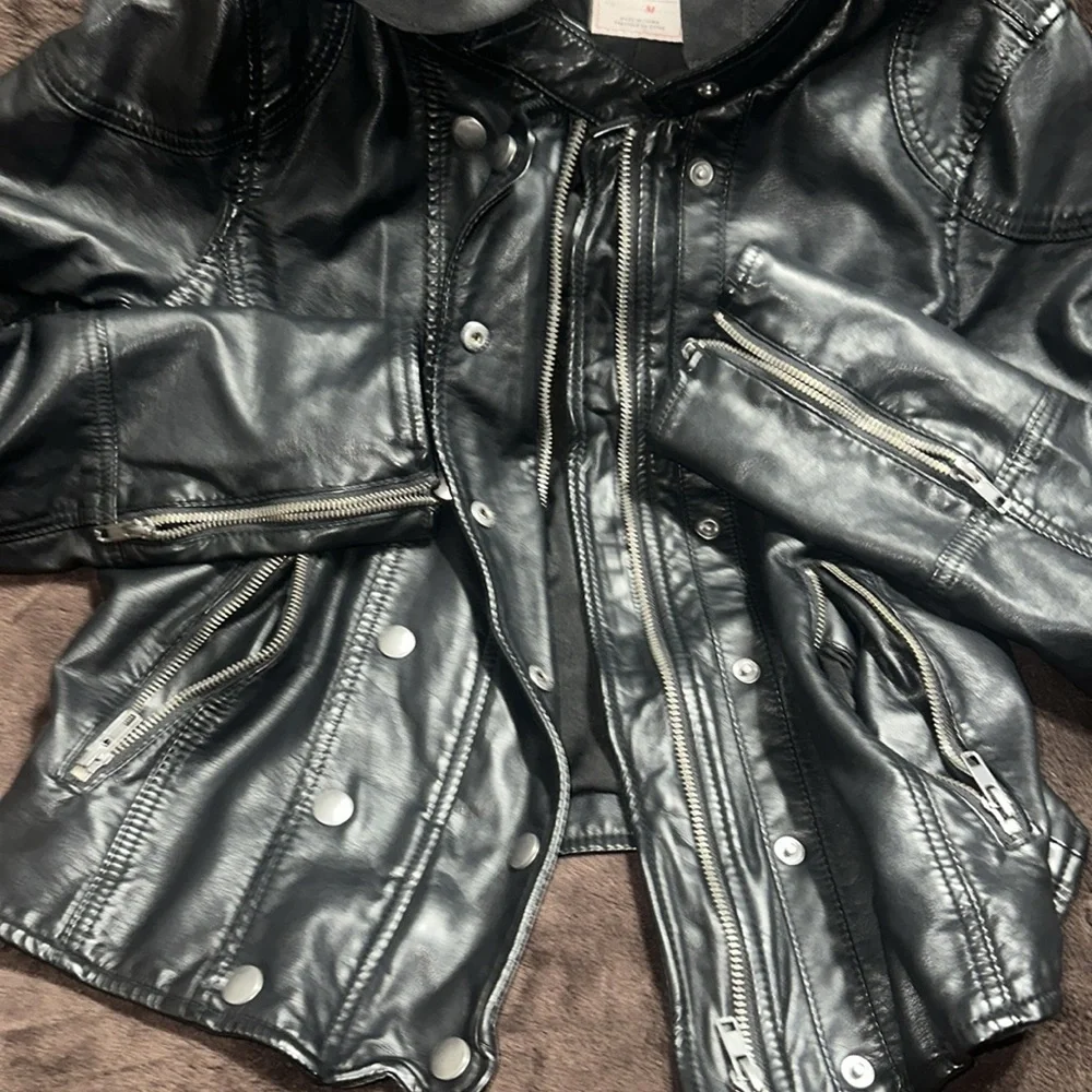 WE THE FREE: FREE PEOPLE BLACK VEGAN LEATHER JACKET WITH HOOD. Women’s Medium. - Picture 3 of 9